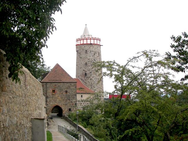Durch das Mühltor gehte weiter aufwärts - daneben der Turm der "Alten Wasserkunst"