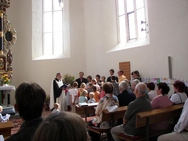 Wir erlebten in einem Familiengottesdienst drei Taufen