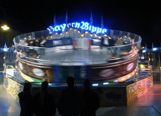 Langsam beginnt sich das Karussel zu drehen | Foto: (c) Klaus Dieter Hotzenplotz / SDS Marburg