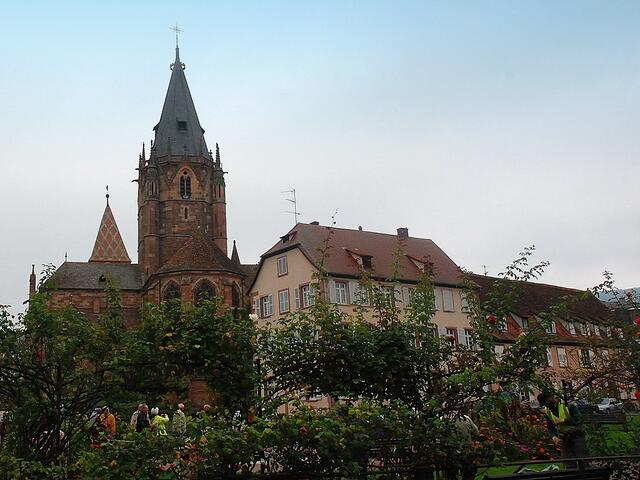 Eglise St-Pierre-et-St-Paul - Die jetzige Kirche wurde zum größten Teil Ende des 13. Jahrhunderts unter der Leitung des Abtes Edelin errichtet.