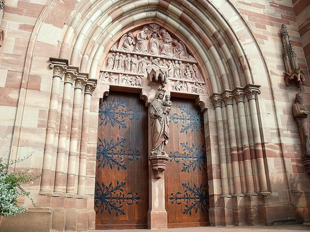 Portal der Eglise St-Pierre-et-St-Paul