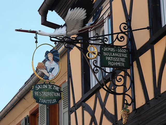 Firmenschild - einladend und liebenswert