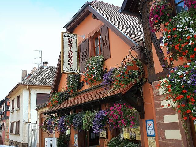 So hübsch sieht das Auberge du Cerf aus - das Restaurant, wo wir eingekehrt sind ...