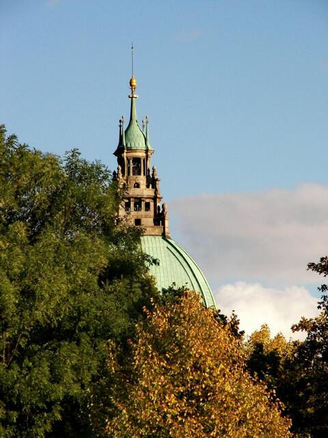 Für Auswärtige: die Kuppel des "Neuen Rathauses"