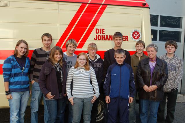 Die Teilnehmer: (von links) Sarina Borges (15), Andreas Deschka (15), Mirjam Matzky (24), Thomas Reinhold (15), Marisya Sarrach (15), Sören Drenkhahn (15), Robin Bayer (16), Arne Neitzel (12), Lars Rust (14), Brigitte Sowinski, Sven Bednarz (14)