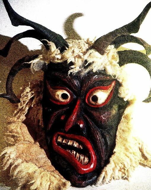 Alte steirische Perchtenmaske aus Altenmarkt