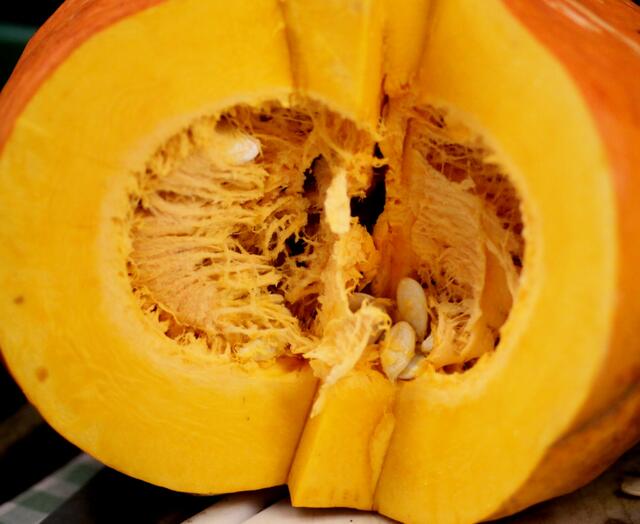 Kürbissuppe oder lieber eine Maske schneiden