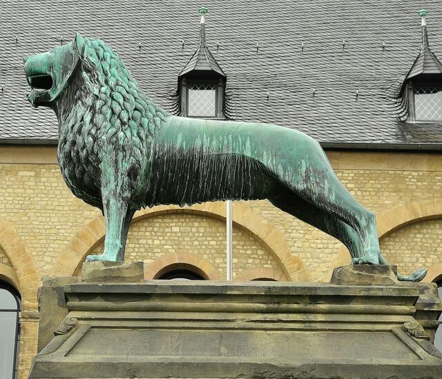Der Braunschweiger Löwe (Im Jahre 1552 unterwirft sich Goslar dem Herzog Heinrich dem Jüngeren von Braunschweig)