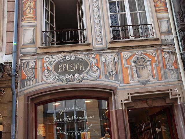 Bummel durch die Altstadt von Strasbourg - vorbei an reich bemalten Häuserfronten