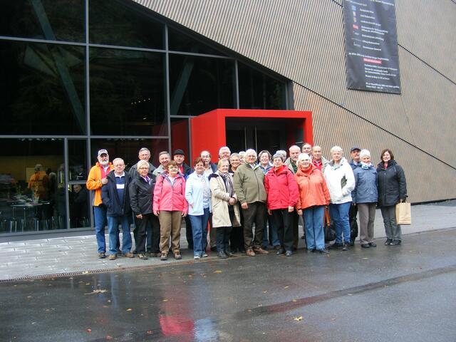 Gruppenfoto vor der Iberger Tropfsteinhöhle...