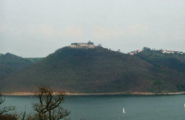 der Edersee mit Blick auf Schloß Waldeck