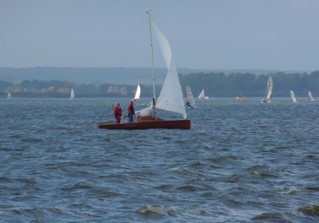 Schönes Holzsegelboot