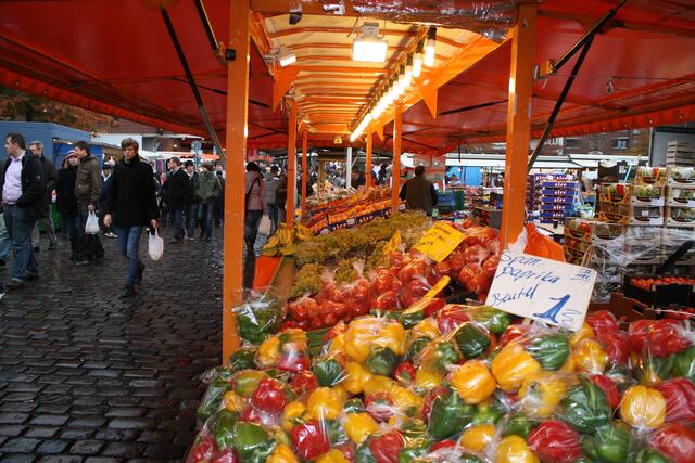 Obst und Gemüse bis hinten hin