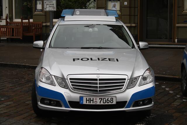 ...traditionelle Wache mit modernsten Einsatzmitteln