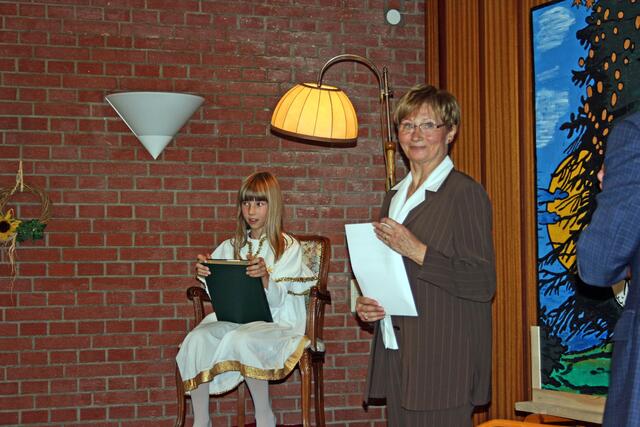 Gertrud Müllmann mit Enkelin Sina