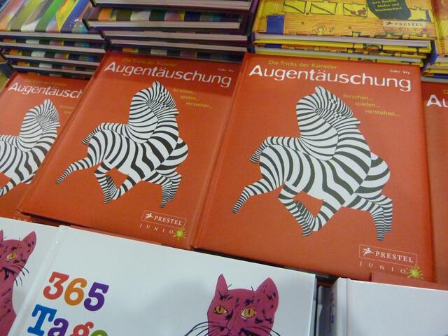 Zebras als Augentäuschung - Vasarely auf der Buchmesse Frankfurt 2009.