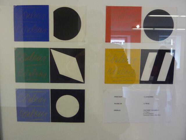 VASARELYs bildnerisches Alphabet: Aus je zweifarbigen und zweiförmigen Bild- &#8222;Molekülen&#8220; setzte sich V.V.s &#8222;Plastisches Alphabet&#8220; zusammen, das er 1959 sogar patentieren ließ (&#8222;Folklore Planétaire&#8220;).