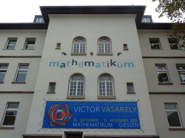 Symmetrien des MATHEMATIKUM