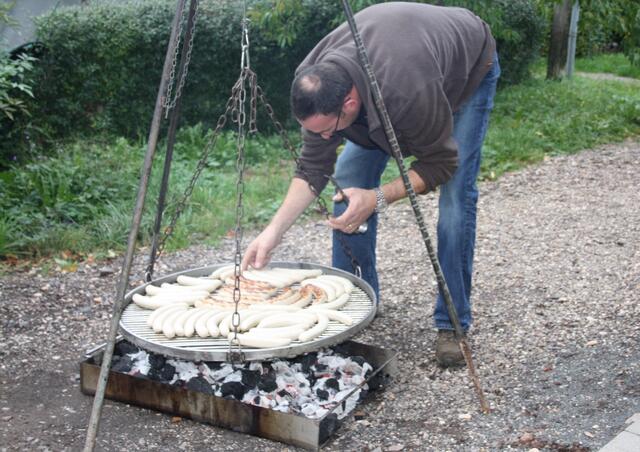 Der Grill ist bestückt