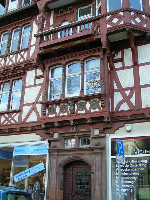 Zeugnisse reicher Kaufleute in Holz verewigt