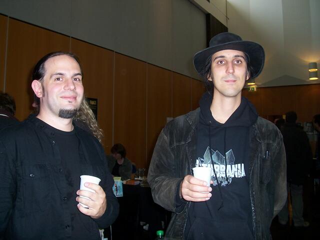 Die Autoren Christoph Hardebusch (Vorwort für Weltenbaum) und Oliver Plaschka