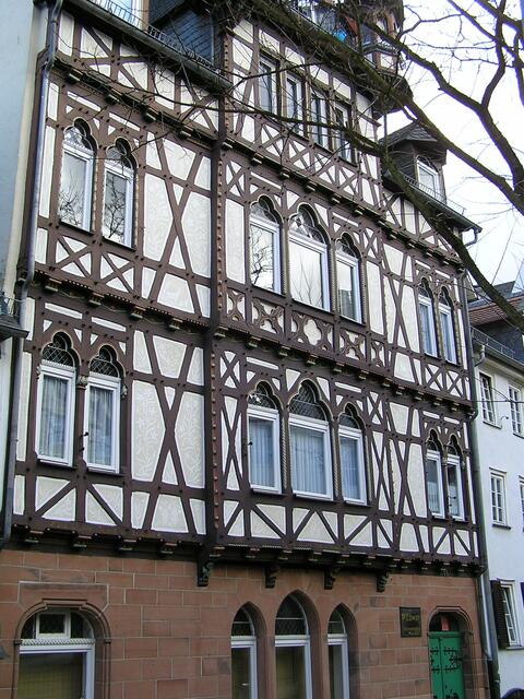 ich denke Jugendstil mit Fachwerk