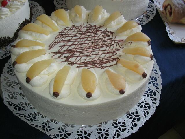 Manchmal versuche ich es auch etwas einfacher  (Birne- Helene Sahnetorte)
