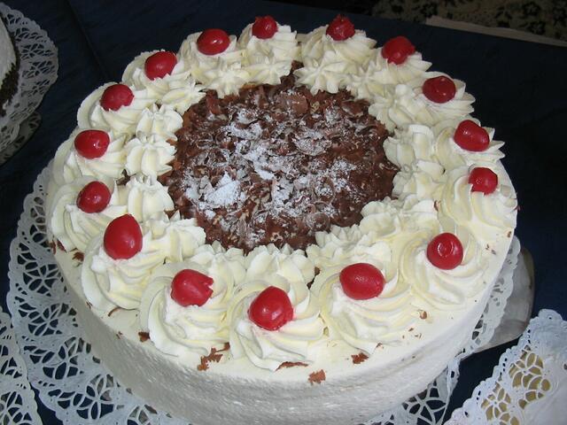 Manchmal versuche ich es auch etwas einfacher (Schwarzwälder- Kirschsahnetorte)