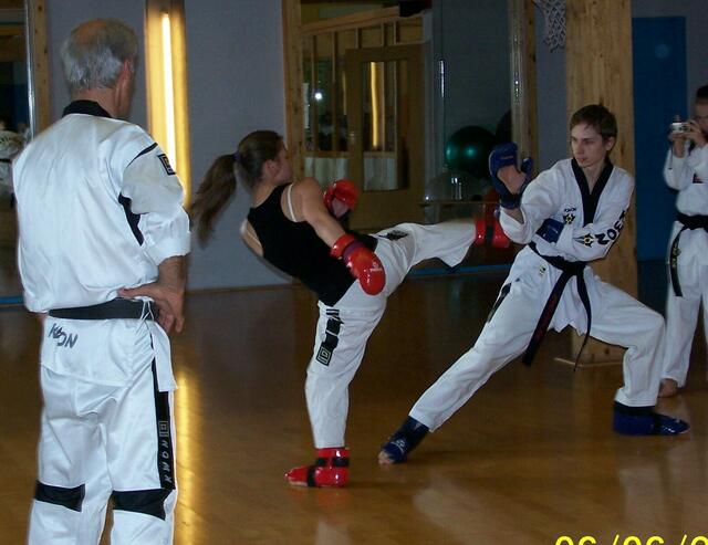 Ahu Saydir (Vize-Weltmeisterin 2001) beim Semikontakt