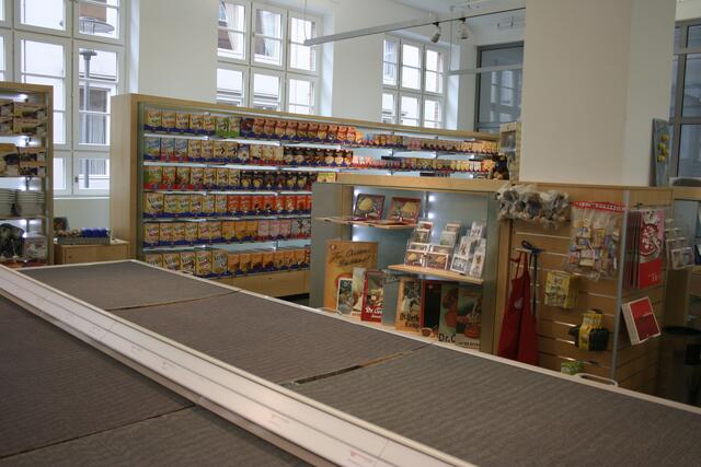 Der Shop. Alles gab es hier zu kaufen, was Dr. Oetker produziert. Probieren geht über studieren.