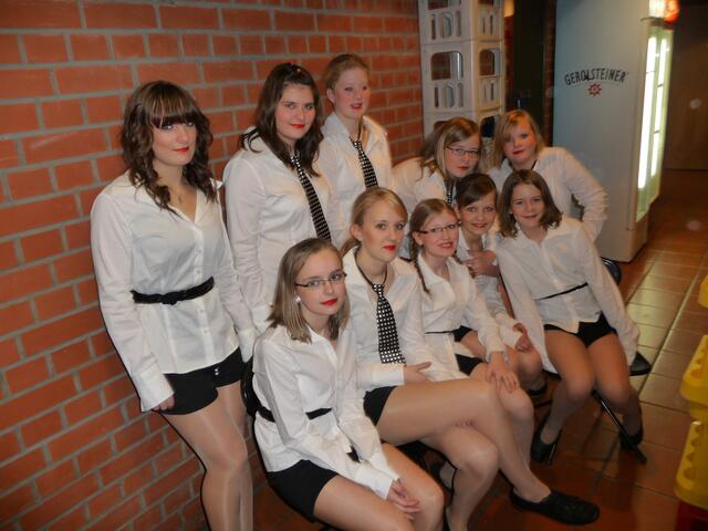 "Dance 4 U" vor ihrem ersten Auftritt an diesem Abend