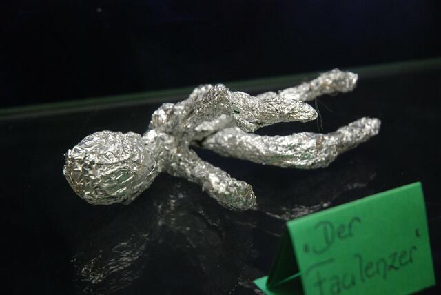 Ratsschule Berenbostel: kunst im flur     04