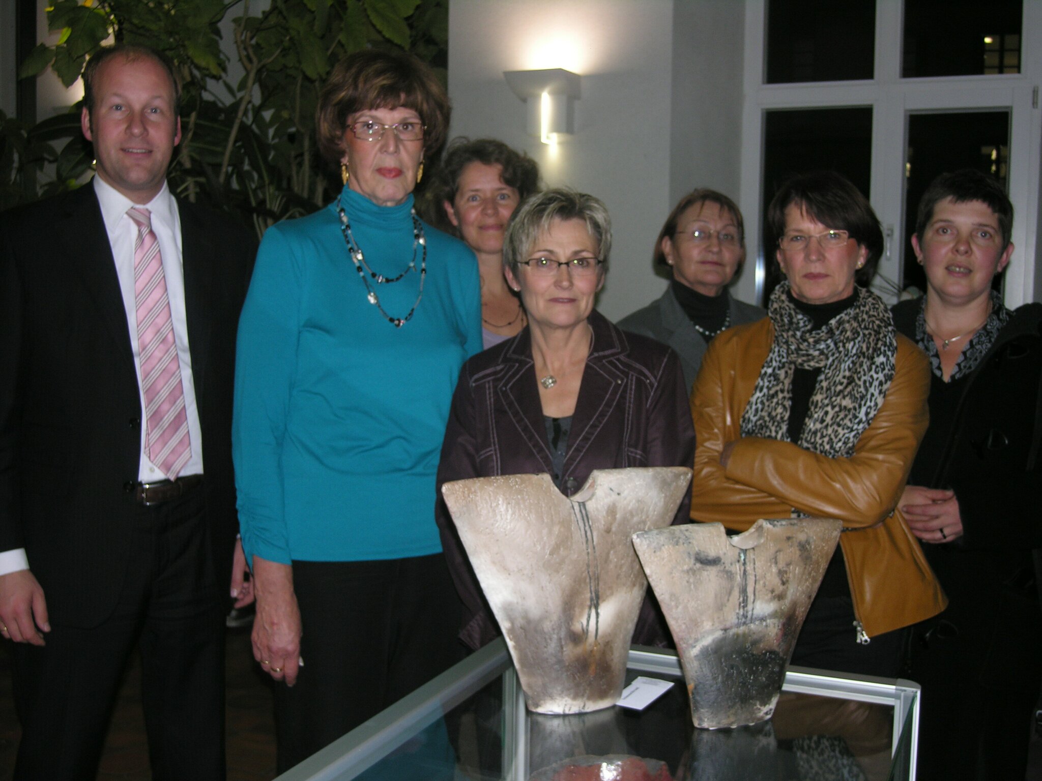 Kunst aus Keramik im Landratsamt Landrat Martin Sailer