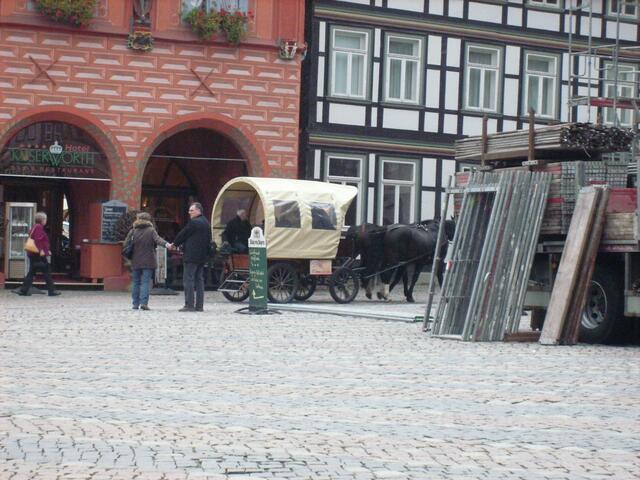 oder lieber mit Pferd und Wagen