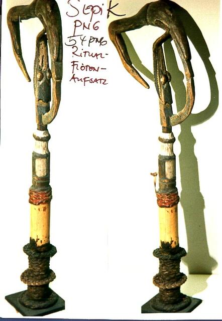 Paarung von Krokodil und Kasuar als Ahnentiere für Papuas vom Sepik