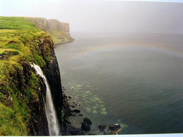 der Kilt Rock und die gleichnamigen Wasserfälle