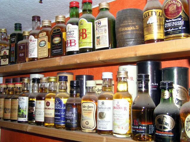 andere Richtung mit Edradour, Isle of Jura, MacCallan, Glen Campbell, Isle of Skye, Tomatin