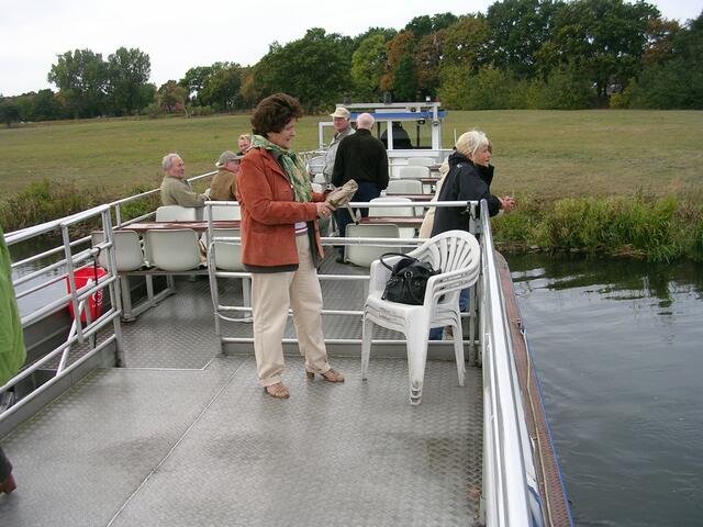 In Winsen stellt sich das Schiff quer und dreht....