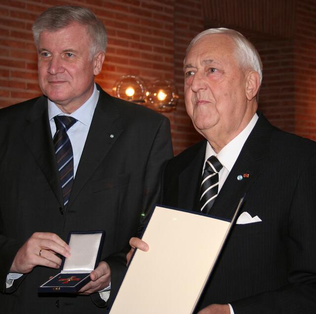 Prof. Dr.-Ing. e. h. Karl Kling mit Ministerpräsident Horst Seehofer | Foto: Bayerische Ingenieurekammer - Bau / Alexander Hauk