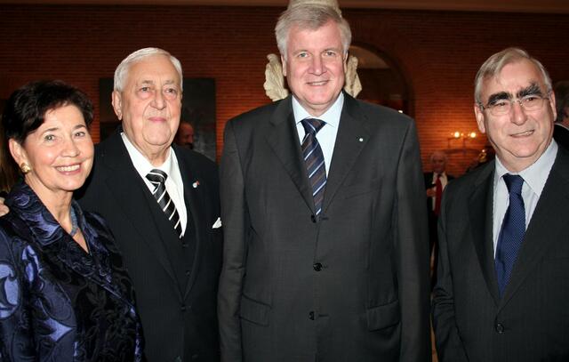 Christl Kling, Prof. Karl Kling, Horst Seehofer und Kling - Freund Dr. Theo Waigel | Foto: Bayerische Ingenieurekammer - Bau / Alexander Hauk