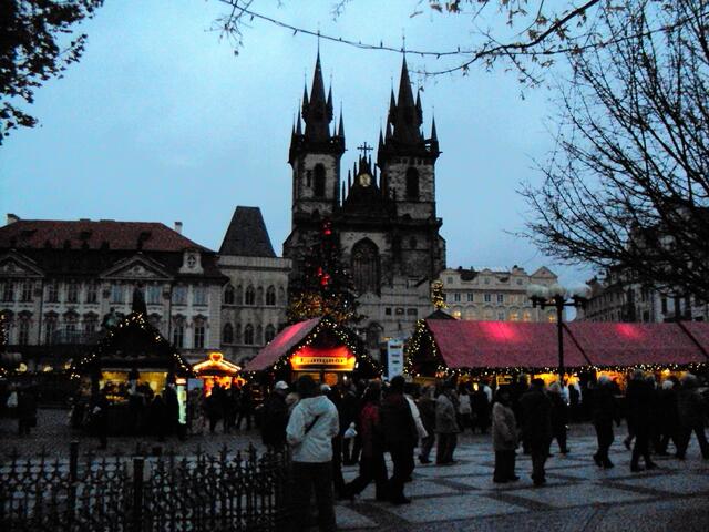 Weihnachtsmarkt am "Altstädter Ring" mit Teynkirche