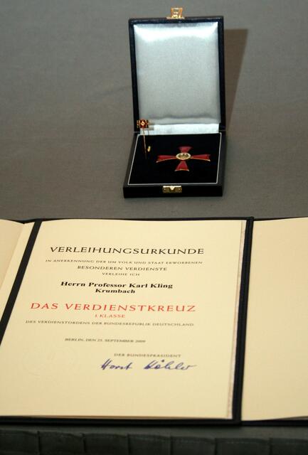 Verdienstkreuz 1. Klasse mit Urkunde | Foto: Bayerische Ingenieurekammer - Bau / Alexander Hauk