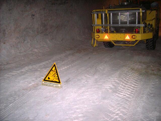 Nicht Schnee, sondern Salz. Nicht Schleidergefahr, sondern hiuer wird geschossen