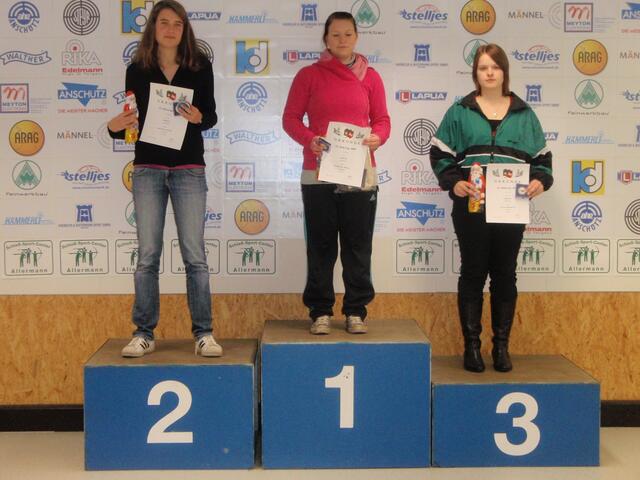 Julia Hauschild von der SG Bissendorf belegte Platz 3  bei den Juniorinnen hinter Mariella Köchy (SV Lochtum) und Katharina Buntin (SC Neuenhäusen)