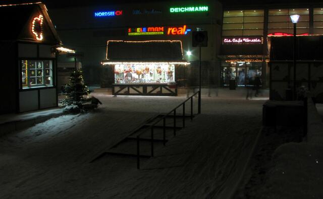 Weihnachtsmarkt Laatzen 2009 in Laatzen-Mitte hinter dem LEZ (Leine Center)