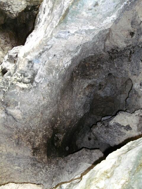 Gr. Ofnet-Höhle Seitenwand