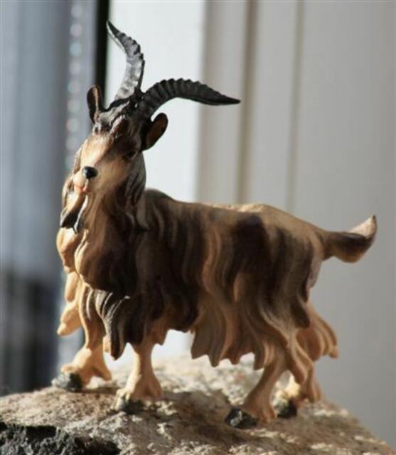 Steinbock blickt über die gesamte Krippe - Hauskrippe 2009