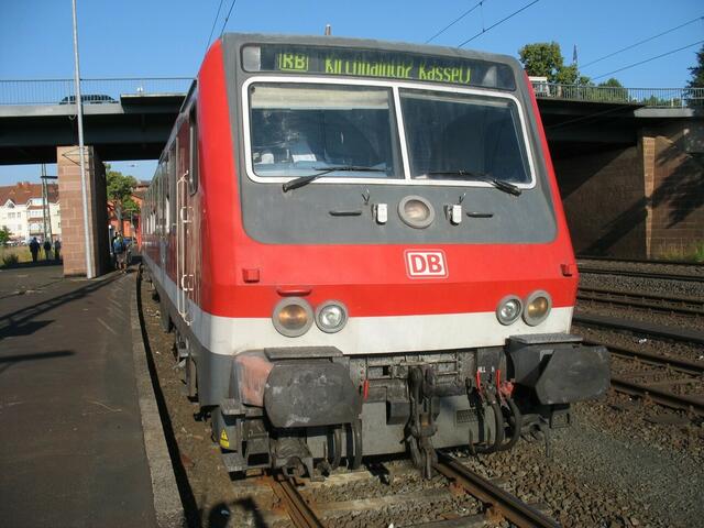 Der Zug ist in Kirchhain angekommen, aber der Lokführer hat das Fahrtziel noch nicht umgestellt (14.7.2008)