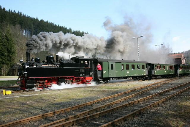 Die schwächste der HSB-Loks (230PS) braucht viiiel Damp!