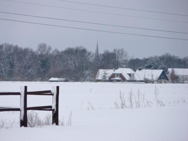 Wahrend eines Spazierganges auf dem Weg von Thönse nach Kleinburgwegel. Blickrichtung - Mühlenberg und St. Petri/Großburgwedel